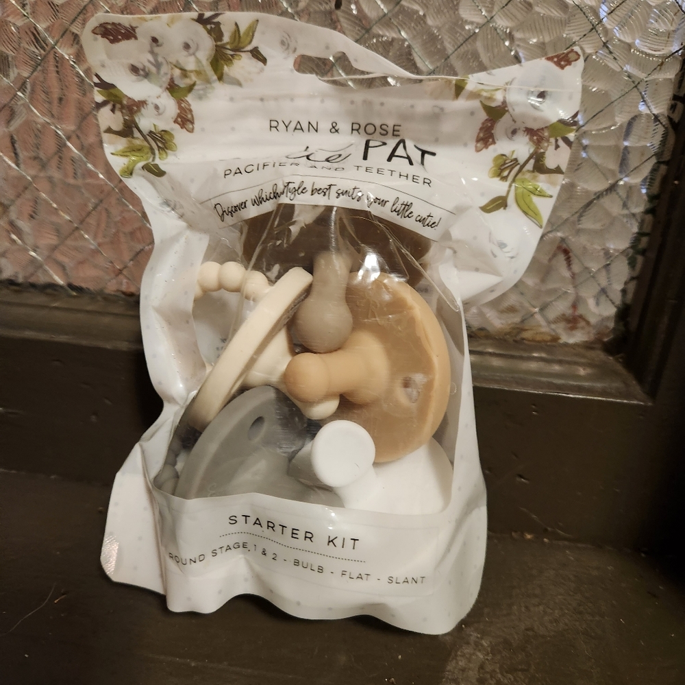 Ryan & Rose cutie PAT Pacifier and Teether Kit